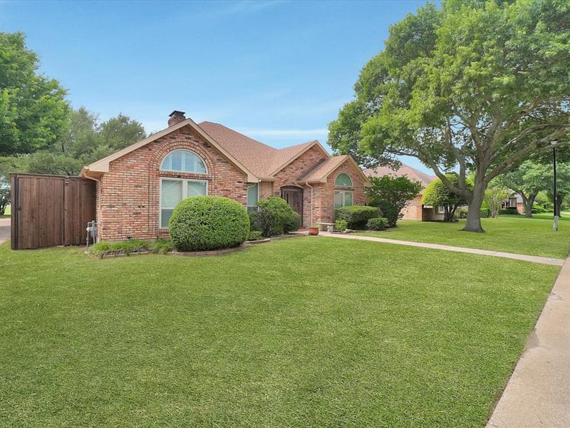 1304 Carriage Creek Drive, DeSoto TX 75115 - Photo 2