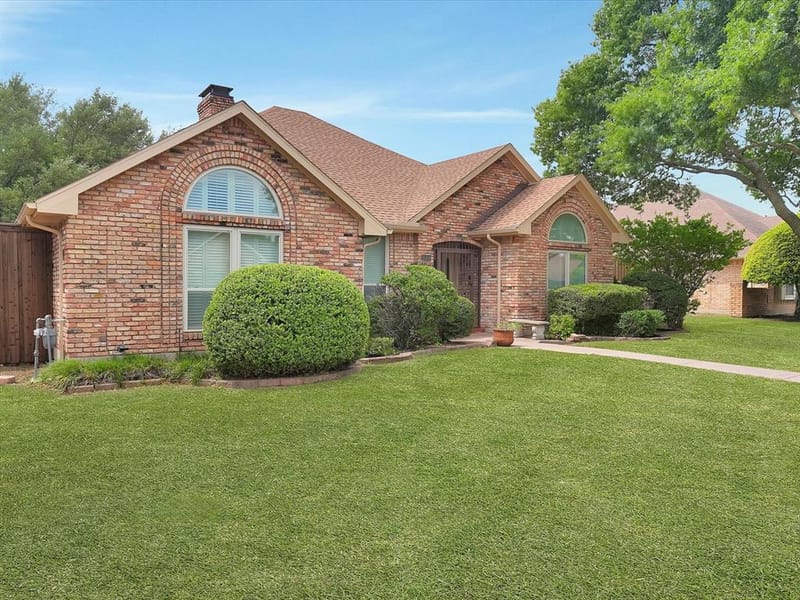 1304 Carriage Creek Drive, DeSoto TX 75115 - Photo 3