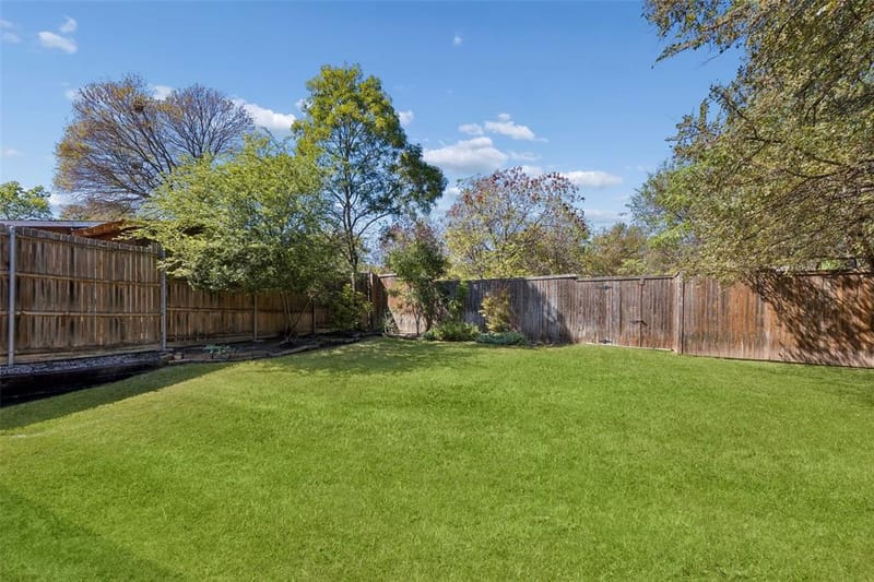 8707 Daytonia Avenue, Dallas TX 75218 - Photo 27
