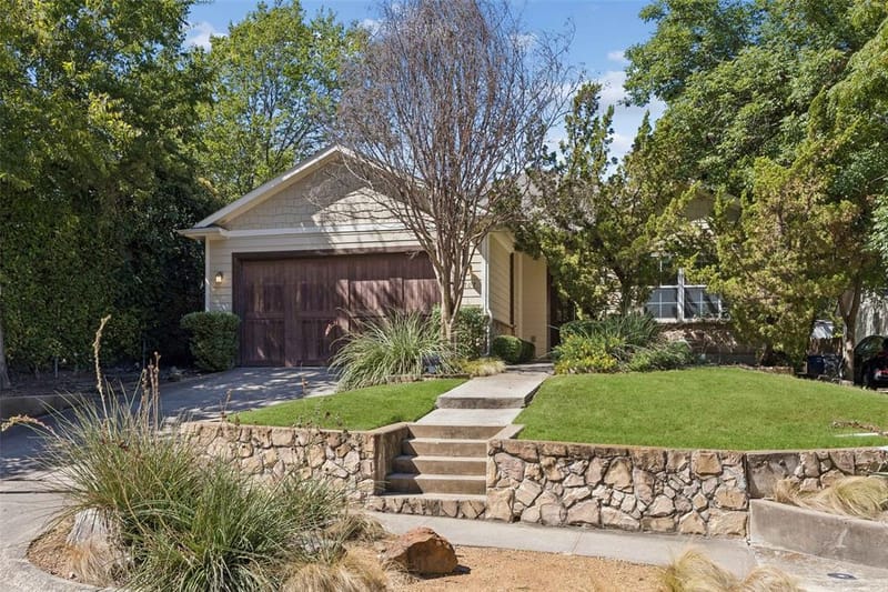 8707 Daytonia Avenue, Dallas TX 75218 - Photo 2