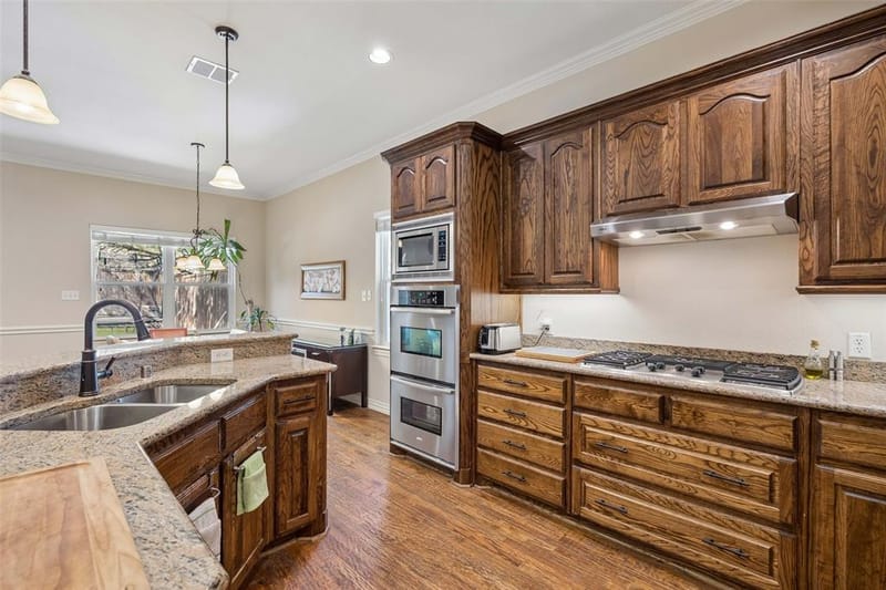 8707 Daytonia Avenue, Dallas TX 75218 - Photo 10