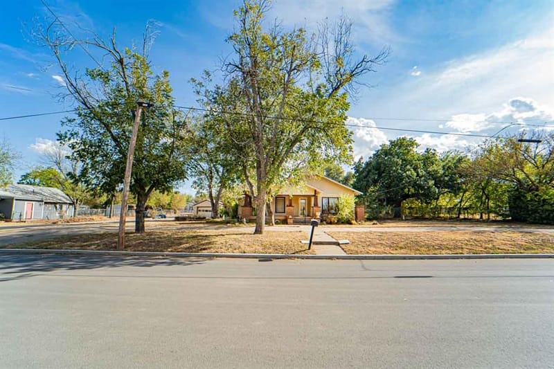901 W Hullum Street, Breckenridge TX 76424 - Photo 2