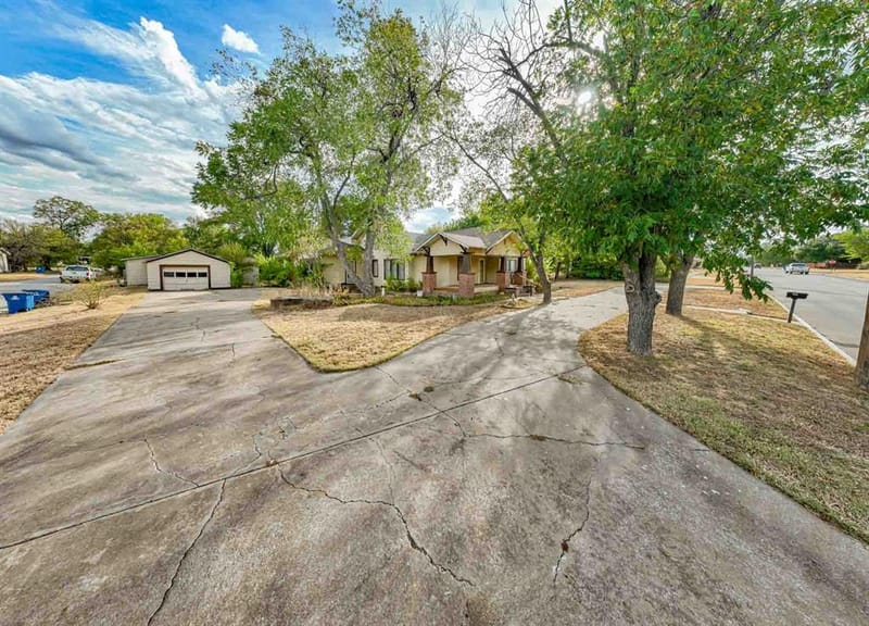 901 W Hullum Street, Breckenridge TX 76424 - Photo 24