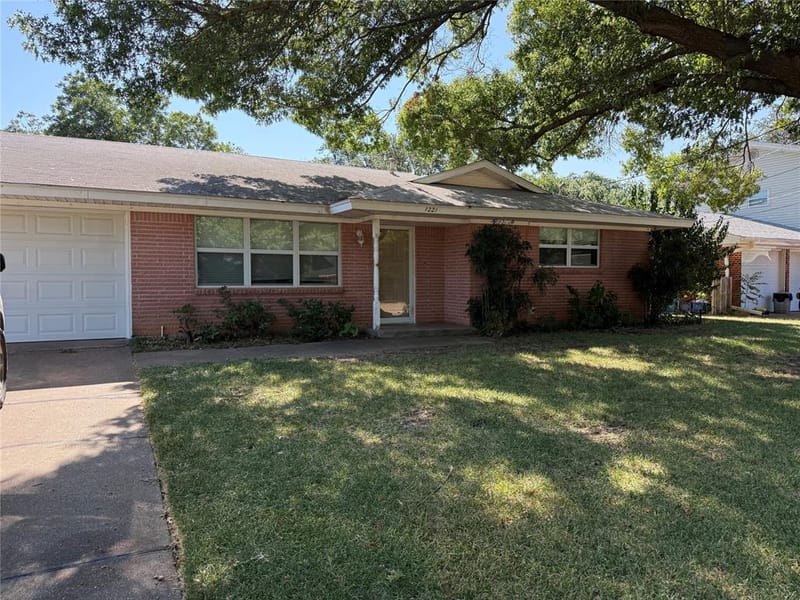 1221 Wade Hampton Street, Benbrook TX 76126 - Photo 2