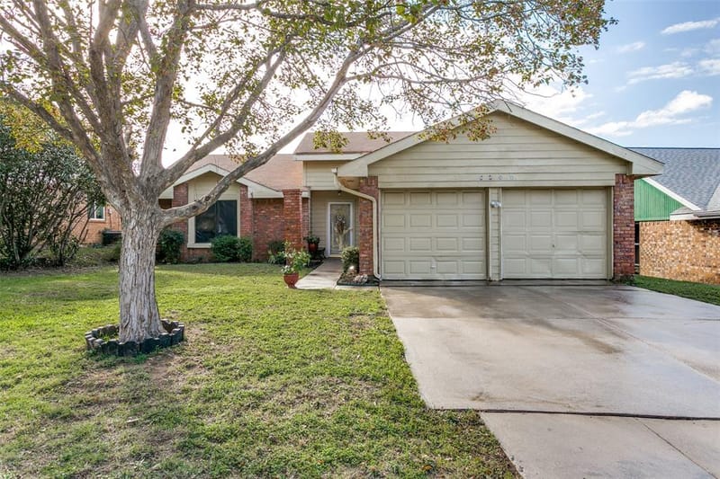 6300 Canyon Circle, Fort Worth TX 76133 - Photo 2