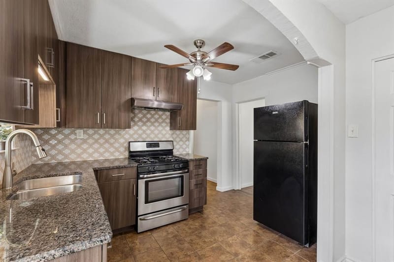 627 Hartsdale Drive, Dallas TX 75211 - Photo 13