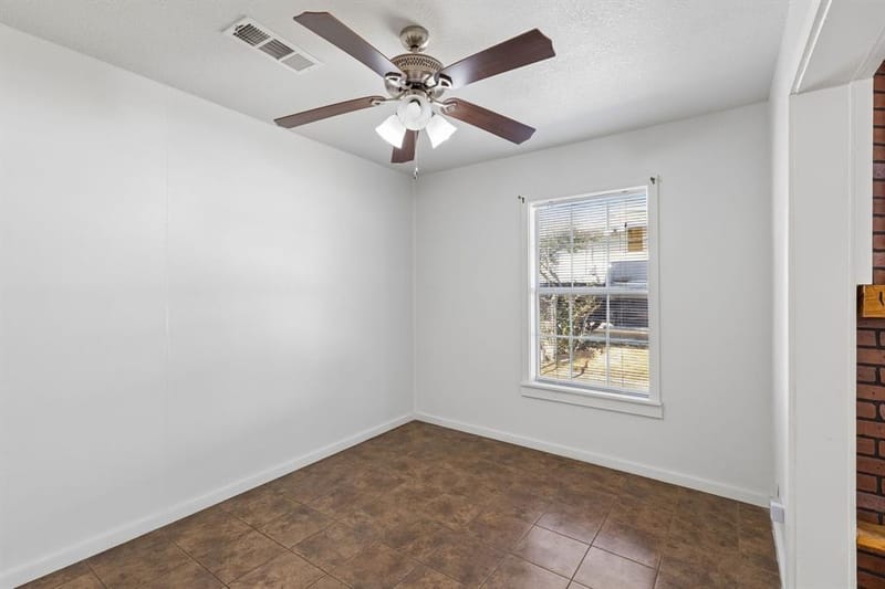 627 Hartsdale Drive, Dallas TX 75211 - Photo 32