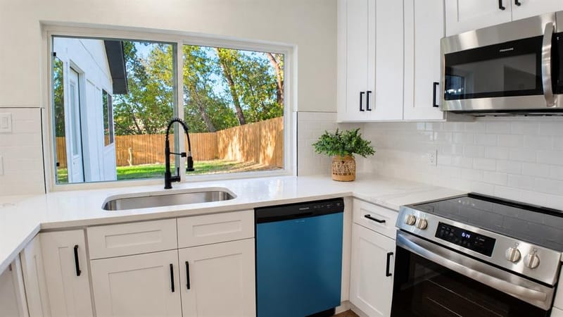 2417 Via Barcelona, Carrollton TX 75006 - Photo 7