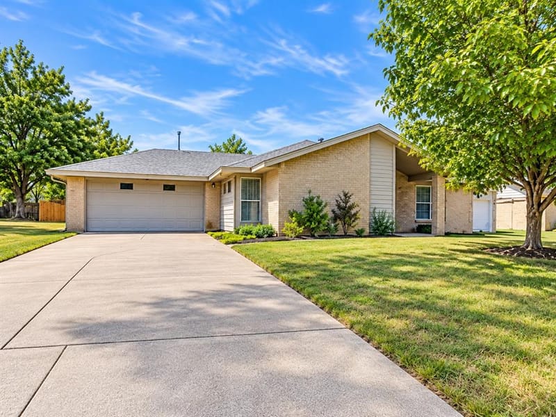 121 N Willow Street, Mansfield TX 76063 - Photo 2