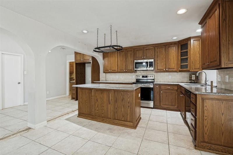 121 N Willow Street, Mansfield TX 76063 - Photo 6