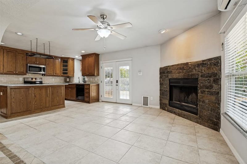 121 N Willow Street, Mansfield TX 76063 - Photo 8
