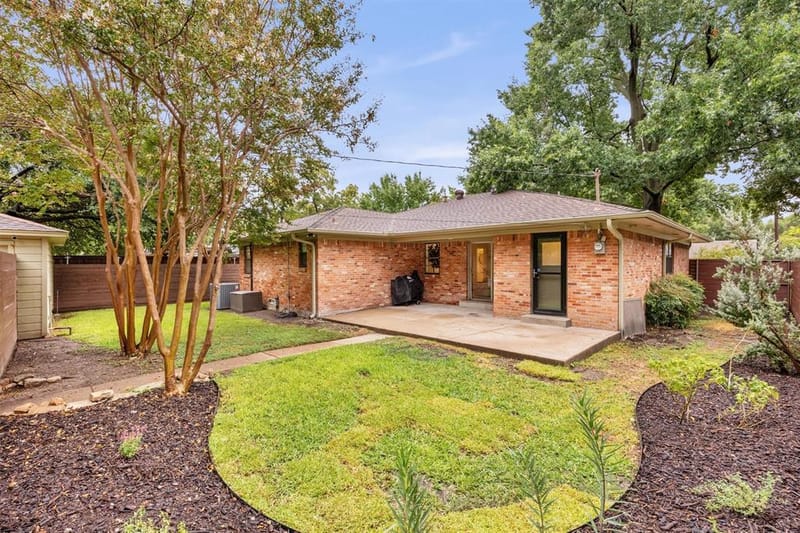 10215 Vinemont Street, Dallas TX 75218 - Photo 32