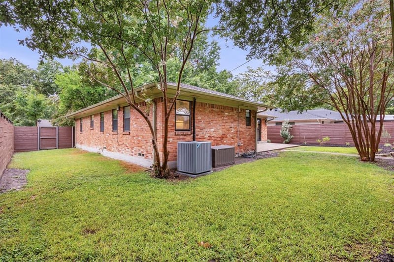 10215 Vinemont Street, Dallas TX 75218 - Photo 33