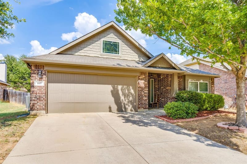 881 Oarlock Drive, Crowley TX 76036