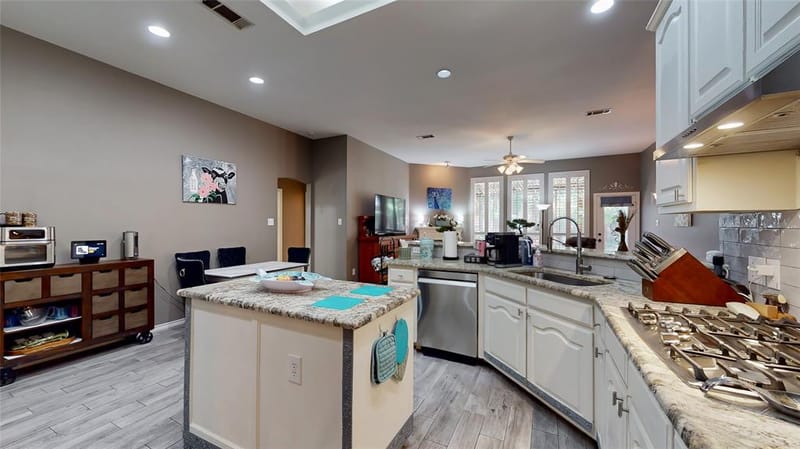 5829 Echo Bluff Drive, Haltom City TX 76137 - Photo 9