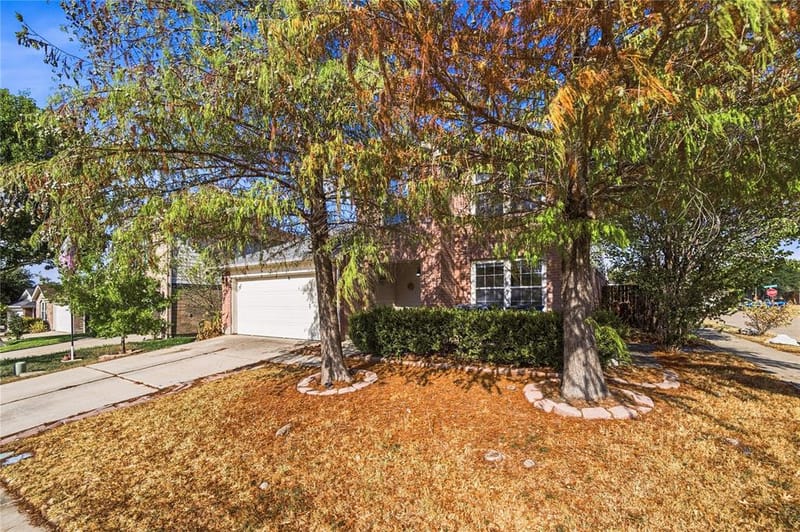 5666 Hunters Bend Lane, Dallas TX 75249 - Photo 3