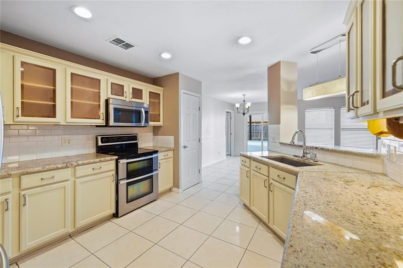 5666 Hunters Bend Lane, Dallas TX 75249 - Photo 10