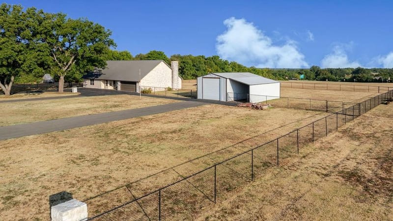 1209 Maple Street, Honey Grove TX 75446 - Photo 2