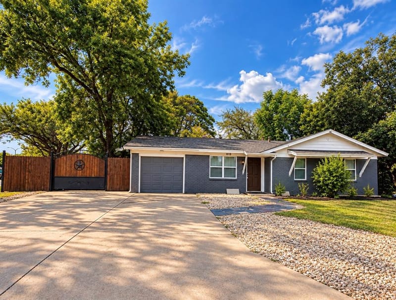 819 N Cooper Street, Arlington TX 76011