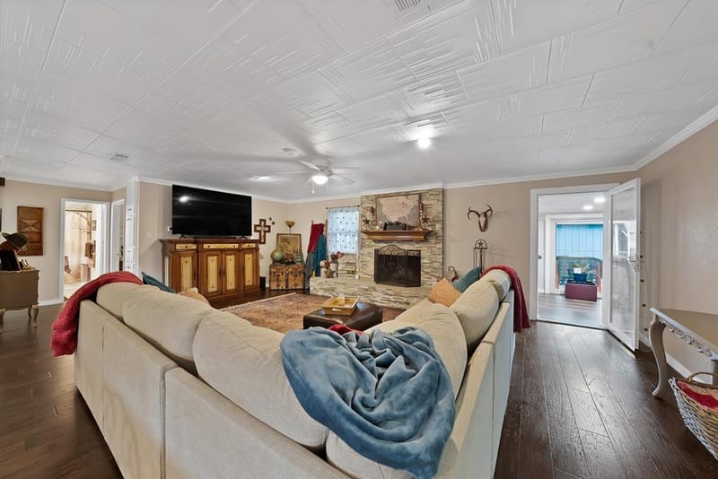 4101 Newport Bay Court, Granbury TX 76049 - Photo 11