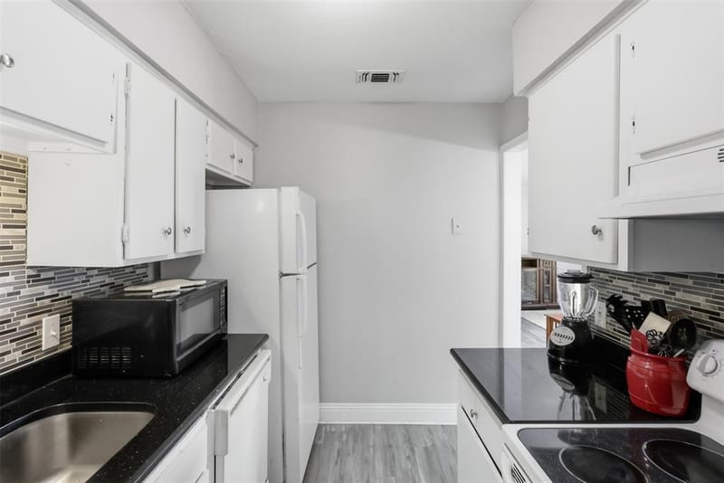 13915 Brookgreen Drive, Dallas TX 75240 - Photo 16