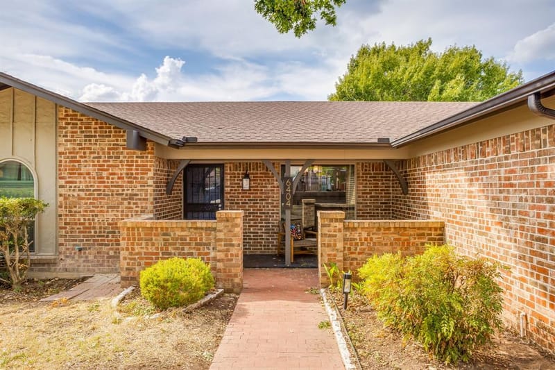 6404 Lavano Drive, Edgecliff Village TX 76134 - Photo 3