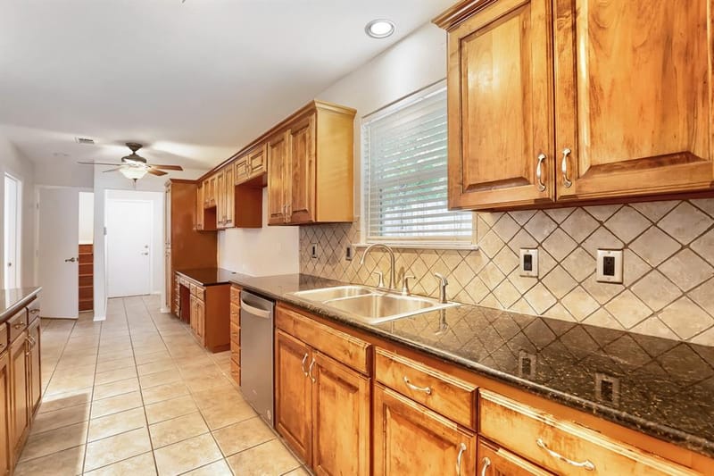 2912 Marsann Lane, Farmers Branch TX 75234 - Photo 7
