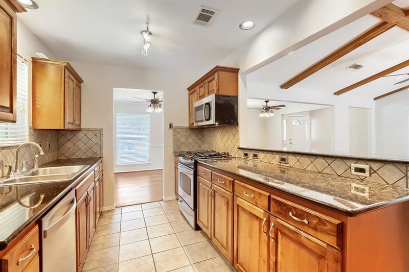 2912 Marsann Lane, Farmers Branch TX 75234 - Photo 8
