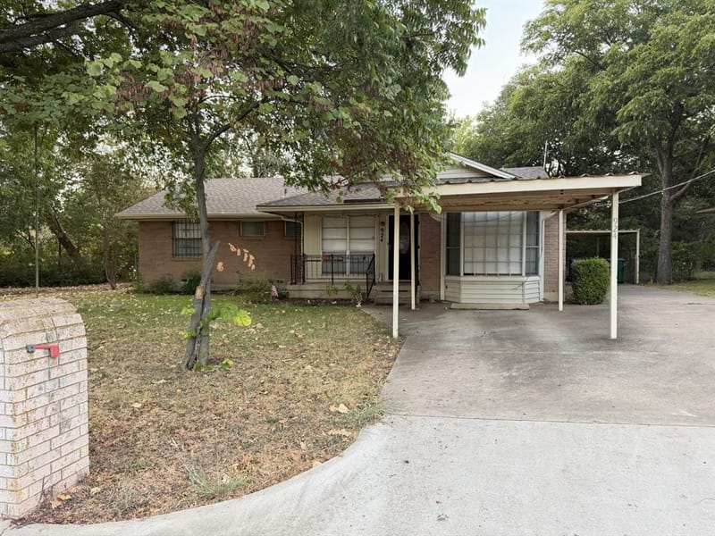 924 Monterey Drive, Denton TX 76209 - Photo 2