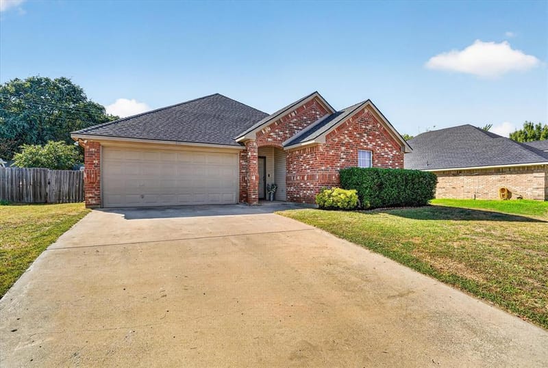 237 Wellington Trail, Weatherford TX 76085 - Photo 3