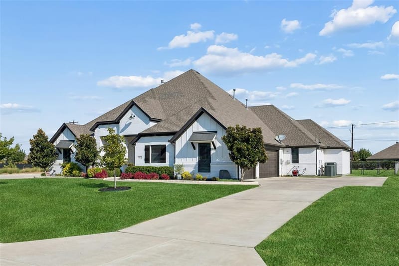 1402 Oliver Creek Lane, Justin TX 76247 - Photo 2