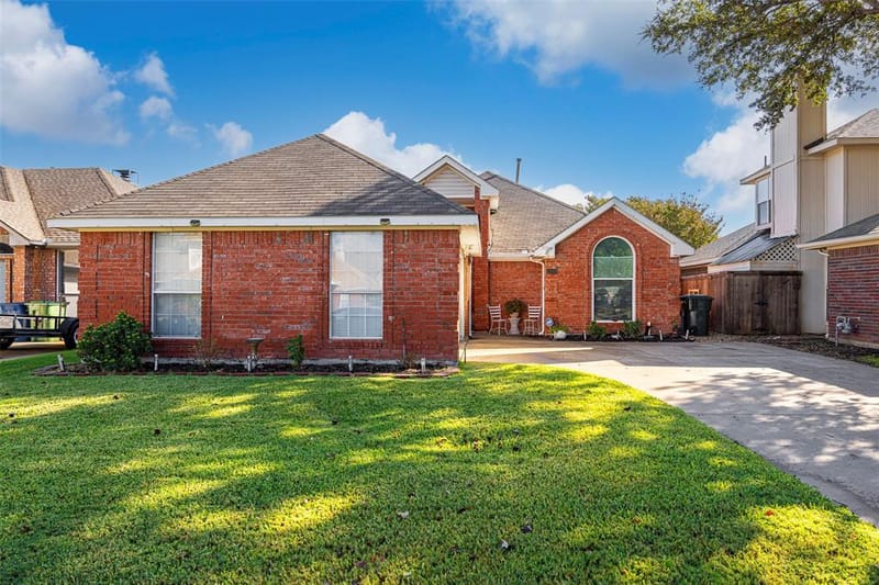2202 Ashwood Court, Carrollton TX 75006 - Photo 4