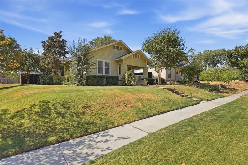 4901 Calmont Avenue, Fort Worth TX 76107 - Photo 2