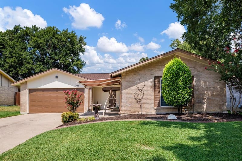 715 Salem Drive, Arlington TX 76014 - Photo 2