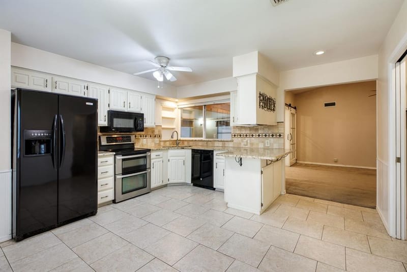 715 Salem Drive, Arlington TX 76014 - Photo 9