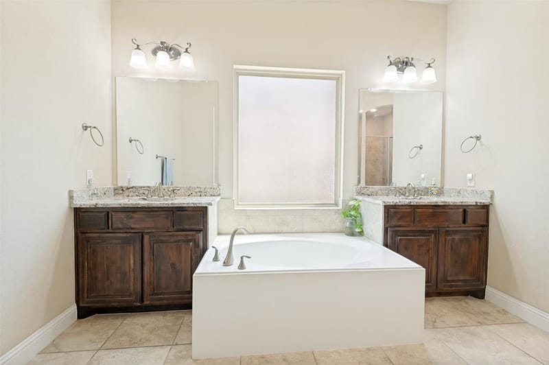 911 Mountain Laurel Drive, Euless TX 76039 - Photo 12