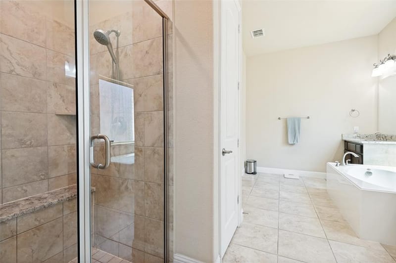 911 Mountain Laurel Drive, Euless TX 76039 - Photo 11