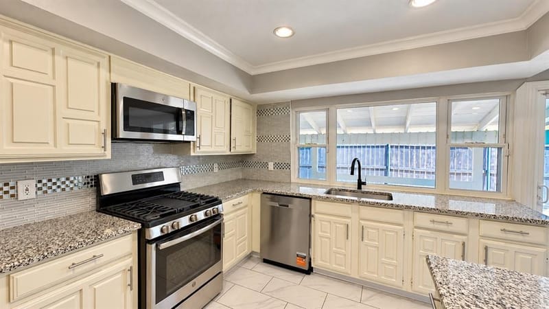 8508 Londonderry Lane, Dallas TX 75228 - Photo 12