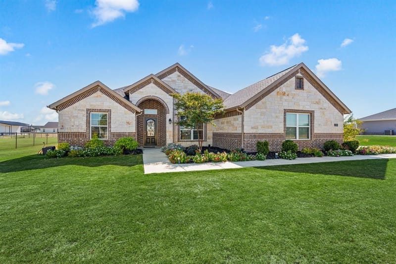 123 Mossy Creek Trail, Rhome TX 76078