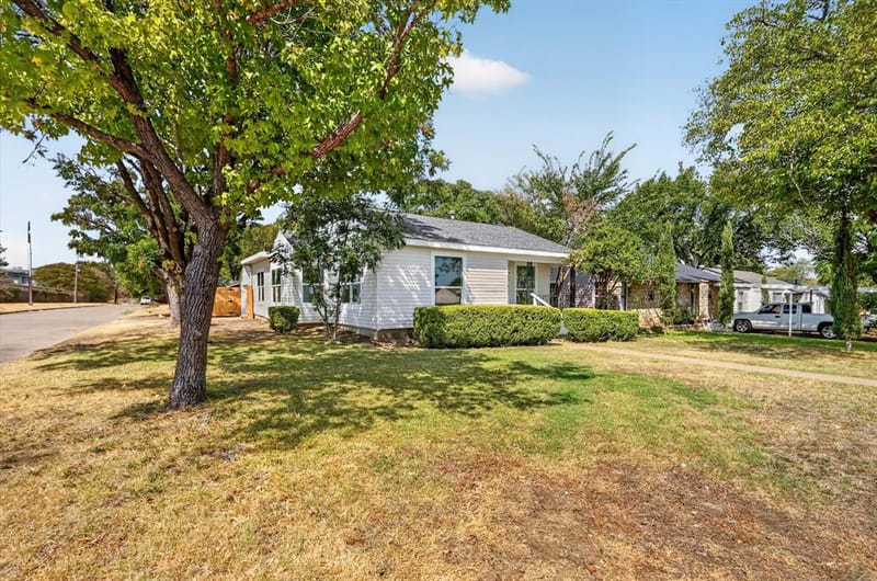 4044 Stanley Avenue, Fort Worth TX 76110 - Photo 3