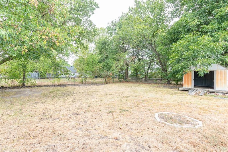 3207 Eastland Avenue, Greenville TX 75402 - Photo 23