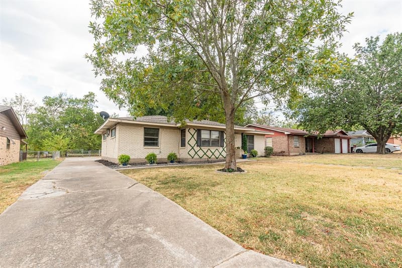 3207 Eastland Avenue, Greenville TX 75402 - Photo 4