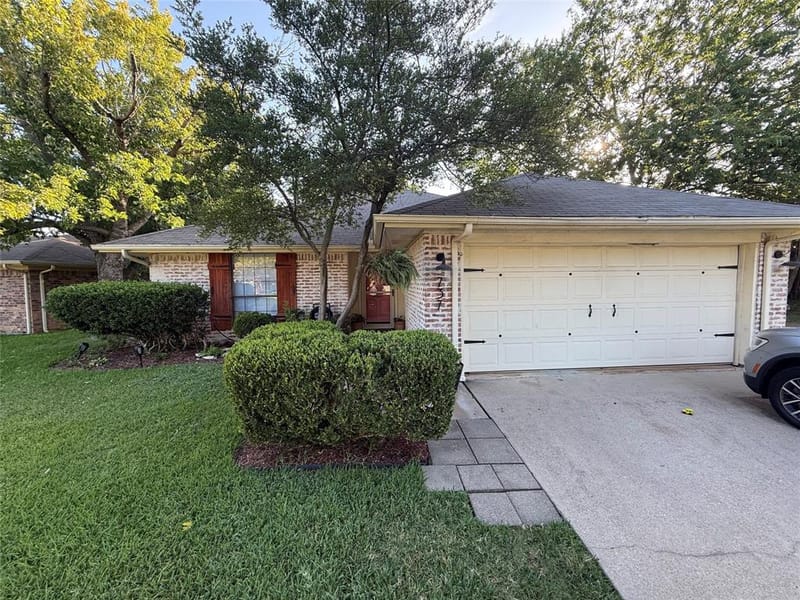737 Hampshire Drive, Burleson TX 76028