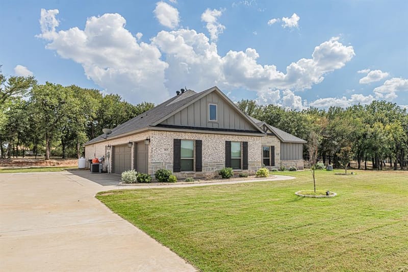 113 Oaks Springs Lane, Weatherford TX 76087 - Photo 2