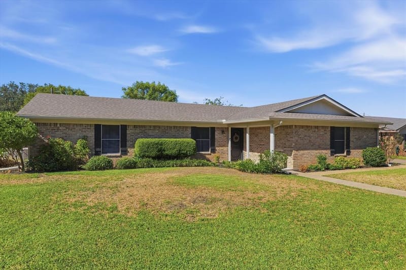 213 Travis Lane, Hewitt TX 76643 - Photo 2