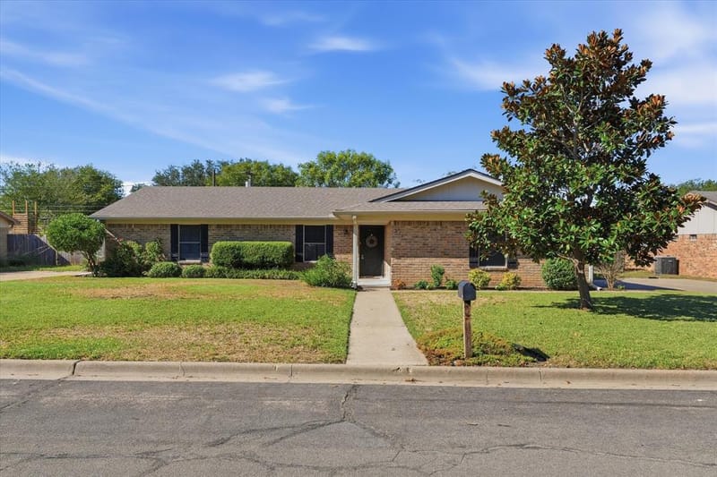 213 Travis Lane, Hewitt TX 76643
