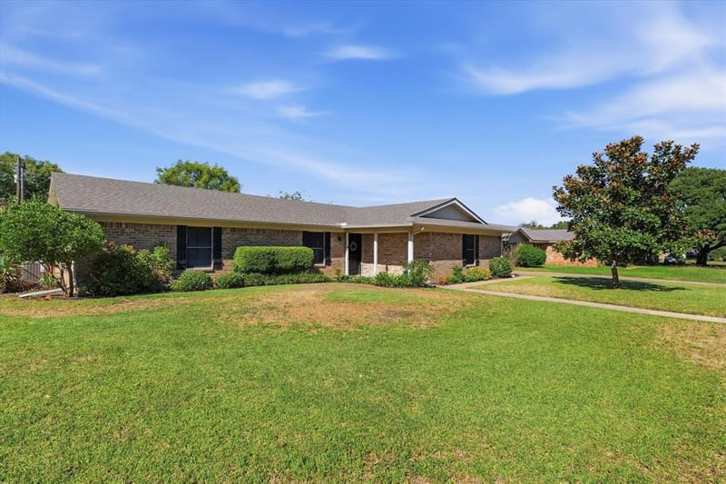 213 Travis Lane, Hewitt TX 76643 - Photo 4