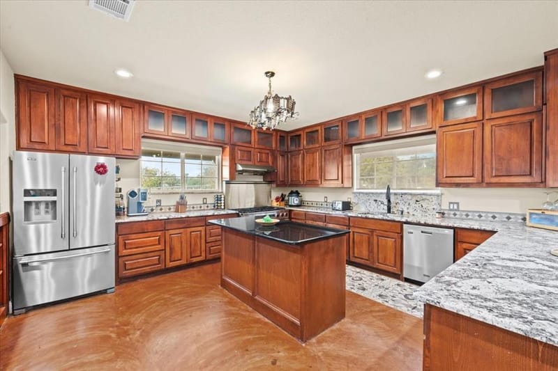 3601 Oak Circle, Weatherford TX 76088 - Photo 7