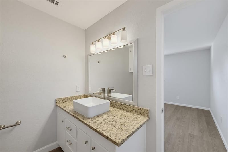 5005 Fall River Drive, Fort Worth TX 76103 - Photo 22