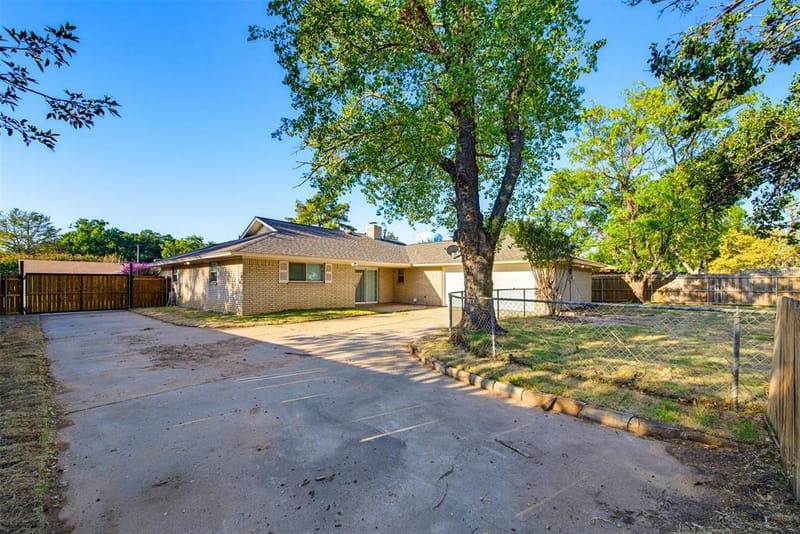 5005 Fall River Drive, Fort Worth TX 76103 - Photo 33